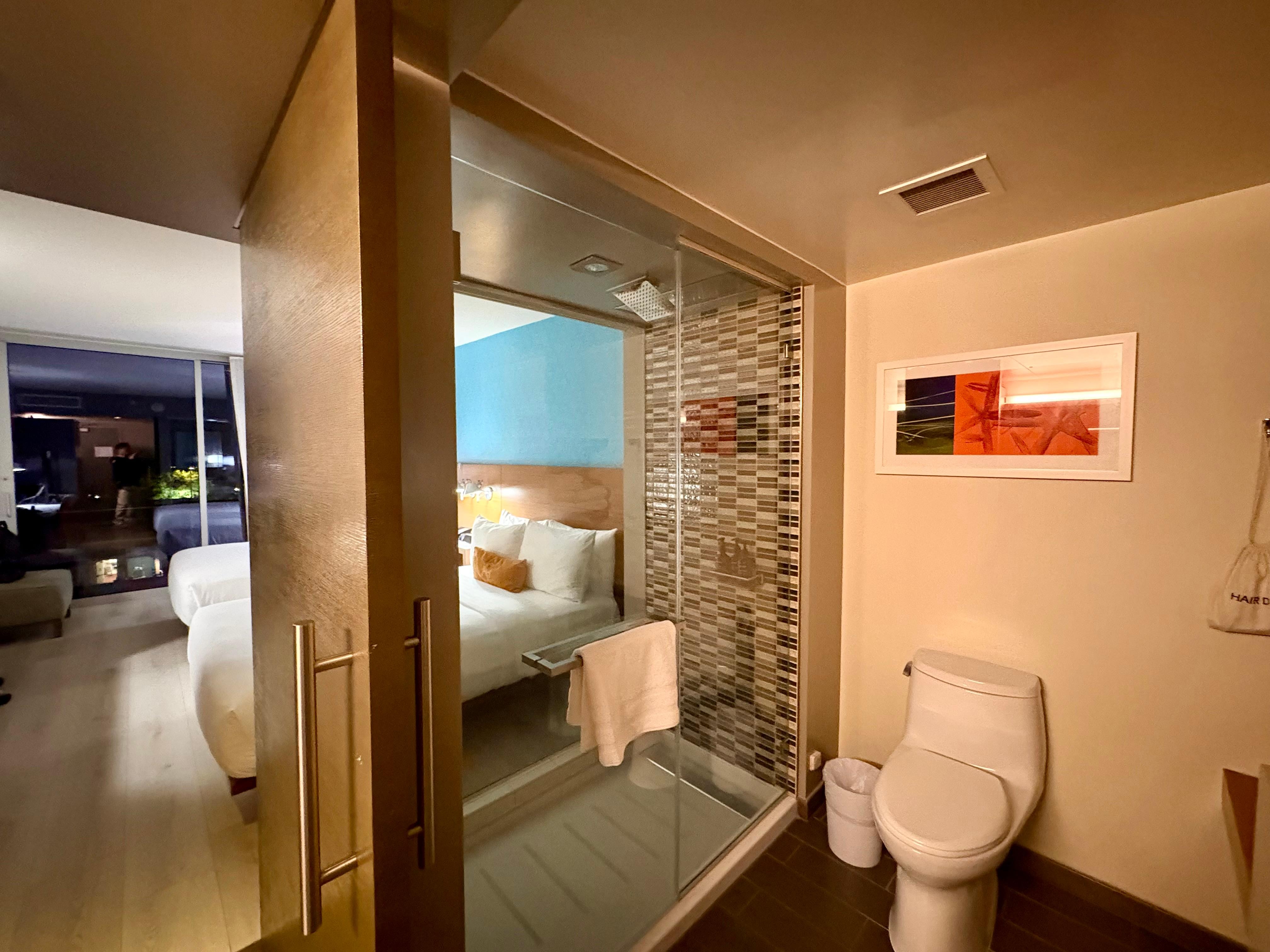 トイレとシャワー