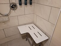 Shower chair no where no the grab bars