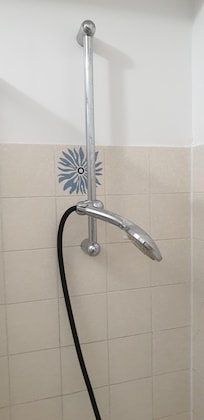 Impossible de faire tenir le pommeau de douche