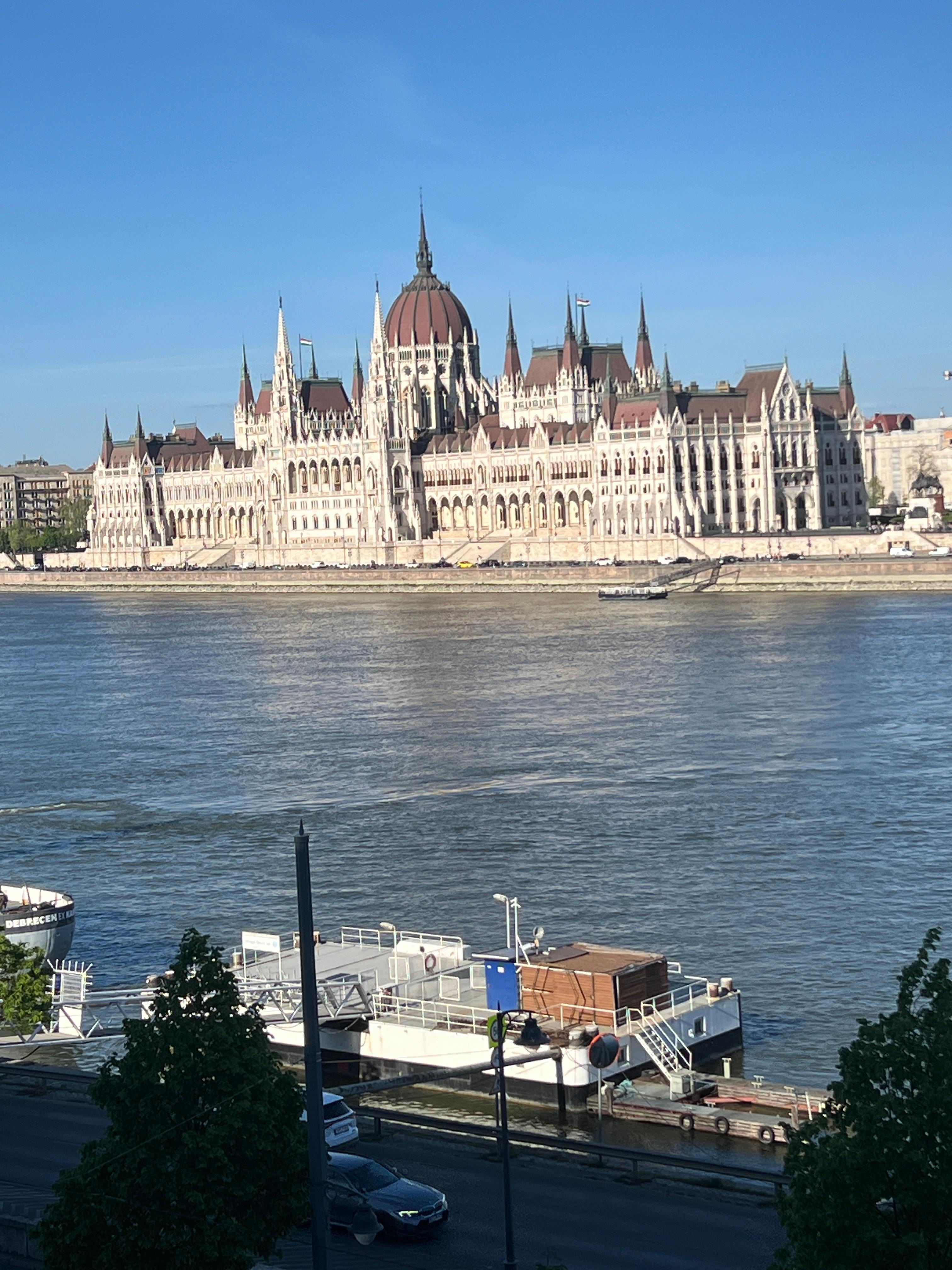 Parlamentet fra vores værelse