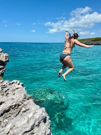 Cliff jumping in the cove