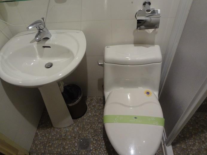 トイレの水圧は弱いです。