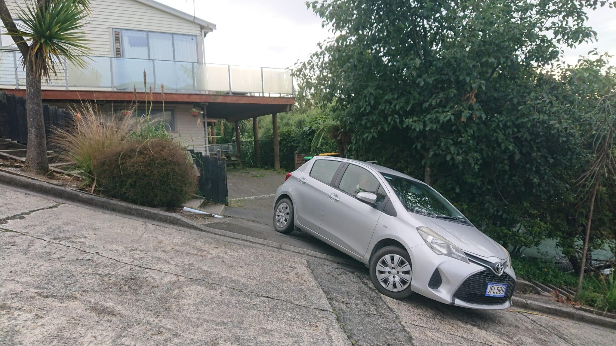 Getting in and out of the driveway to bring and collect luggage is an interesting challenge - street parking is at the bottom of the street and hill... 