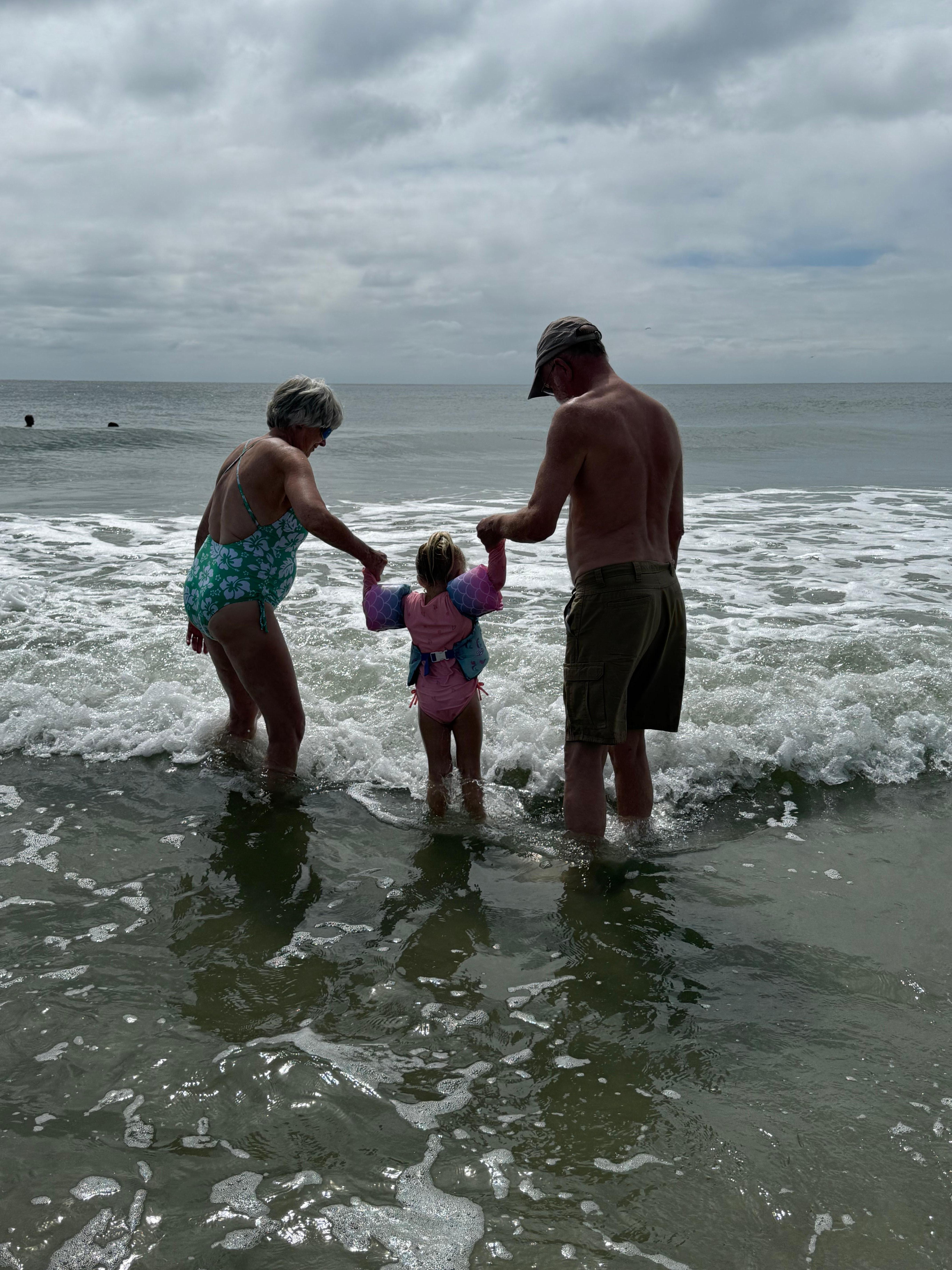 Mimi, Pop Pop and Jojo jumping waves!
