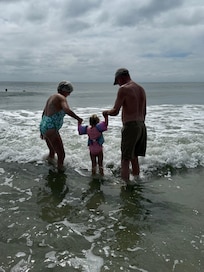 Mimi, Pop Pop and Jojo jumping waves!