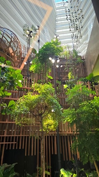 로비에서 바라본 호텔 내부