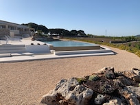 Piscina infinit vistas al campo