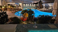 Vue de la piscine depuis notre jacuzzi