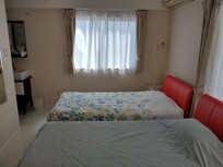 寝室:ベットシーツなしと特記されていたので心配したが、ボックスシーツがあり問題なかった。