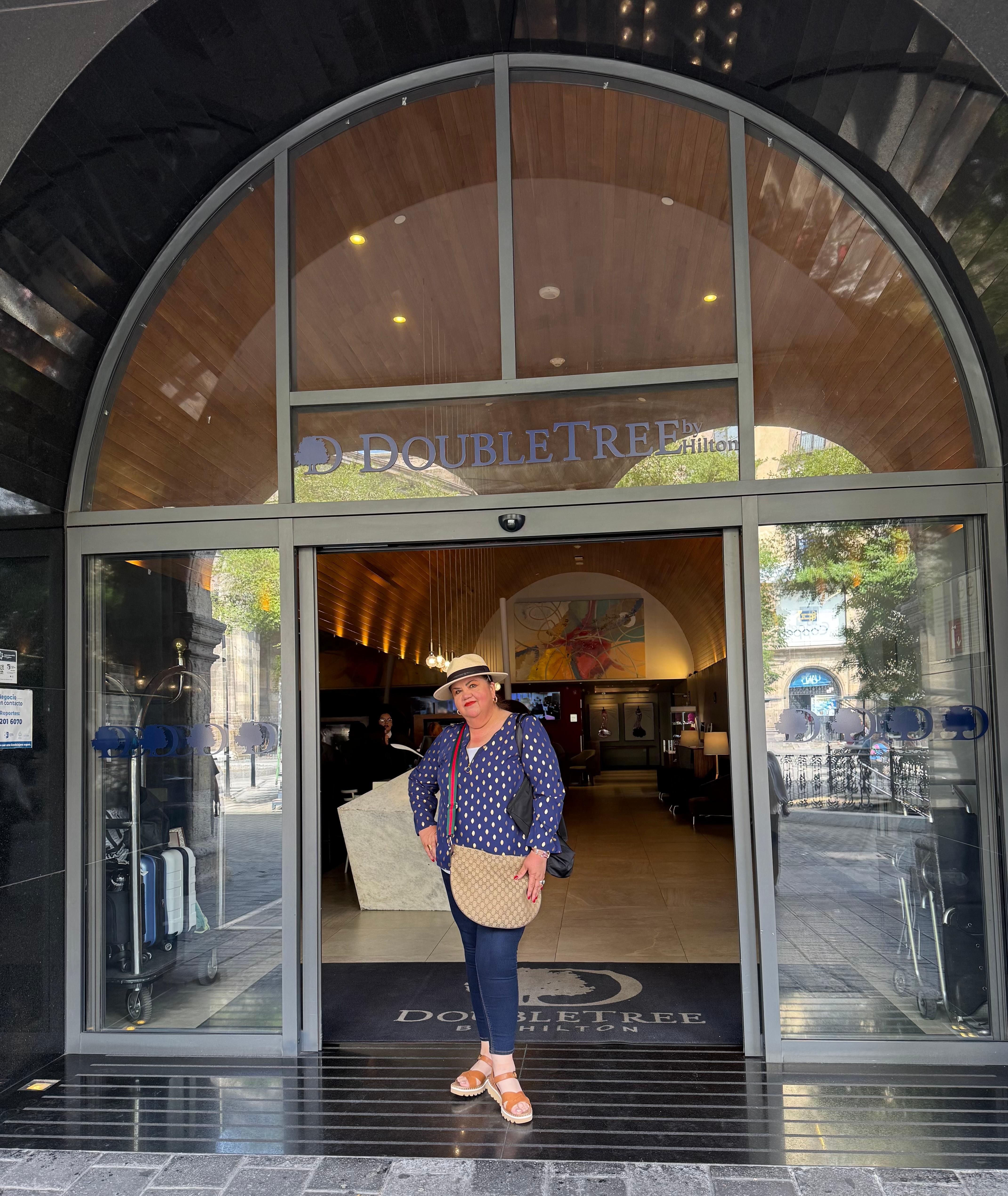 Can’t leave without a picture from this beautiful hotel 🥰 