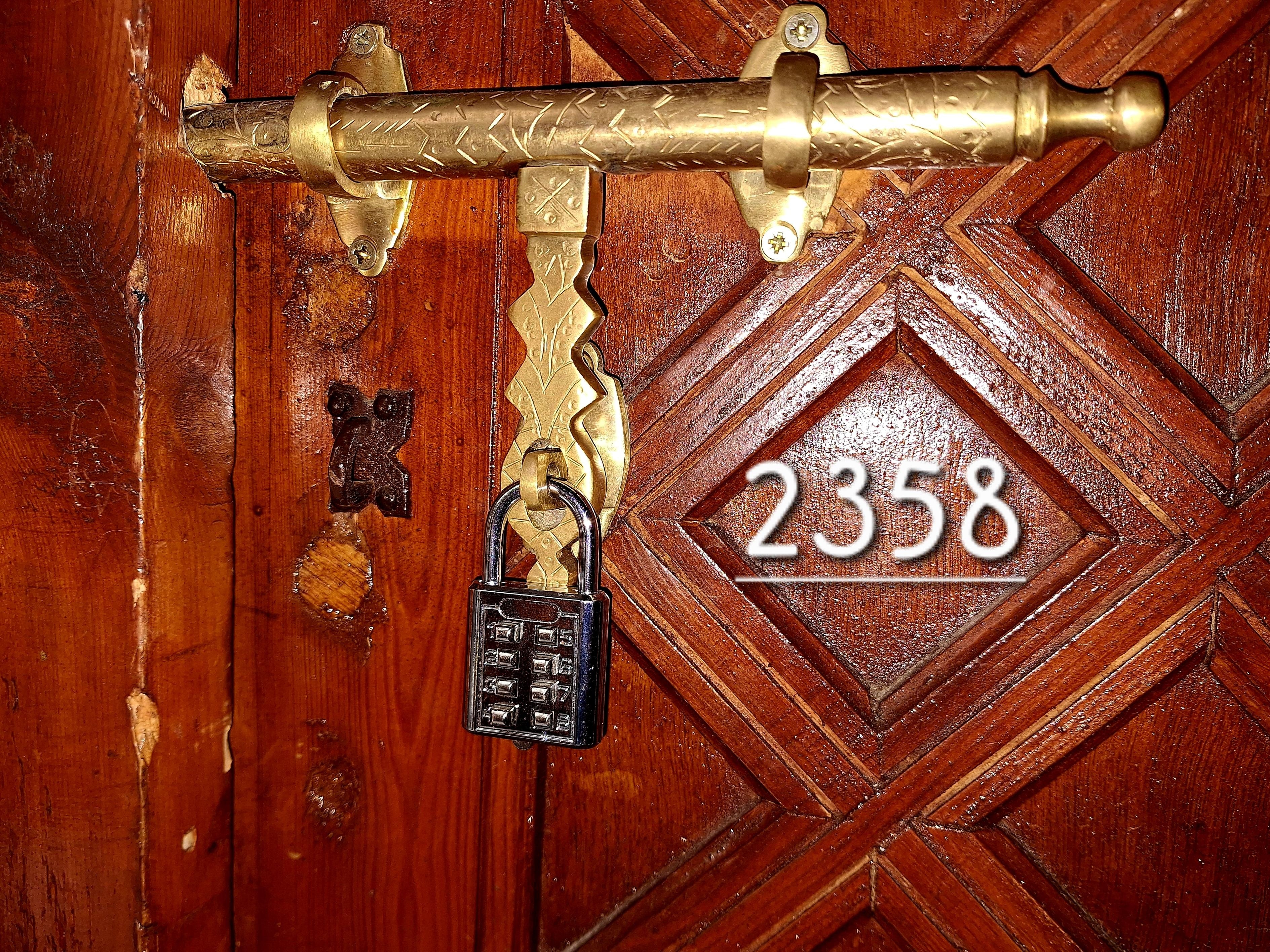 Beautiful details and the easiest lock I've ever seen.