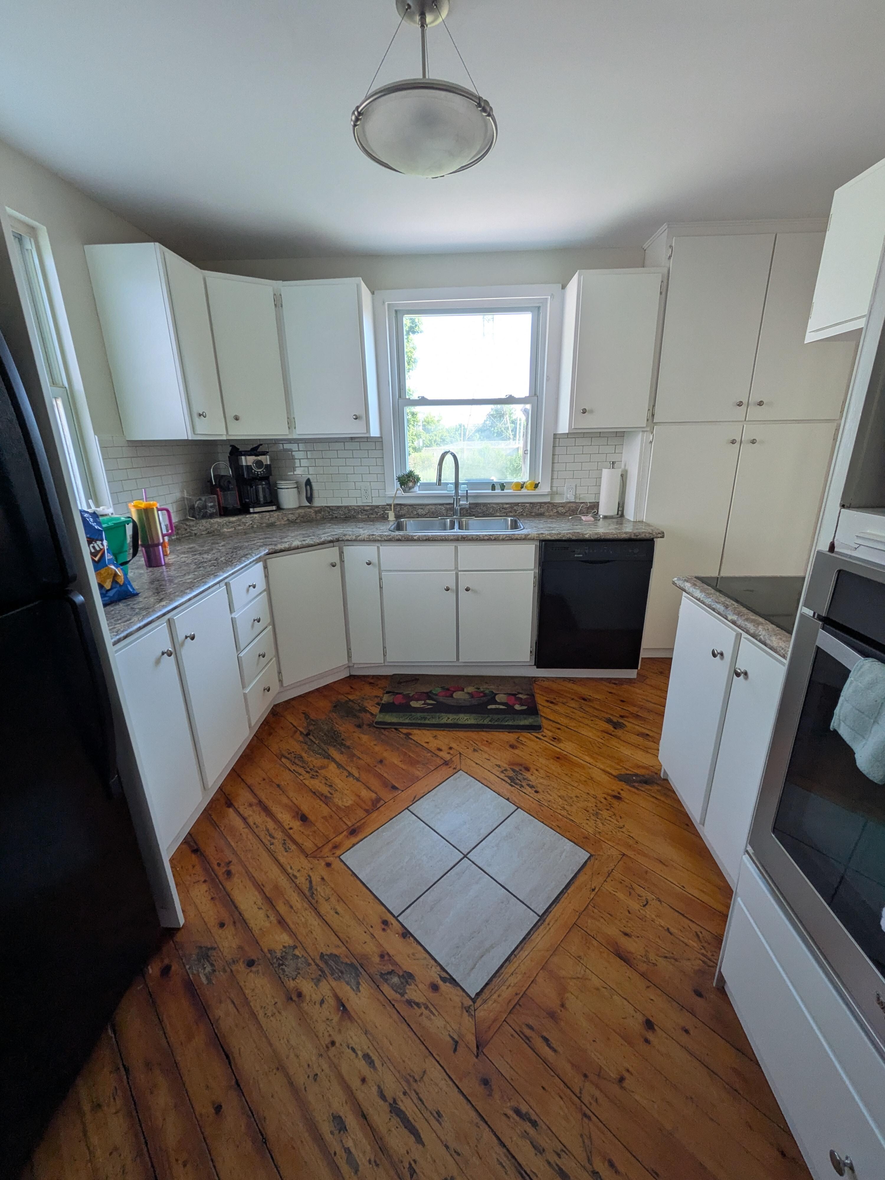 Well-equiped kitchen with almost everything you need