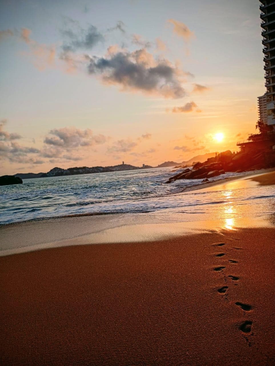 El acceso a la playa está relativamente cerca 