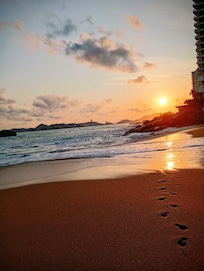 El acceso a la playa está relativamente cerca