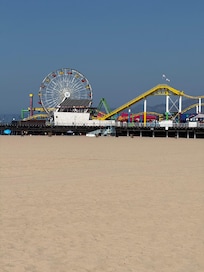Pier/beach within walking distance