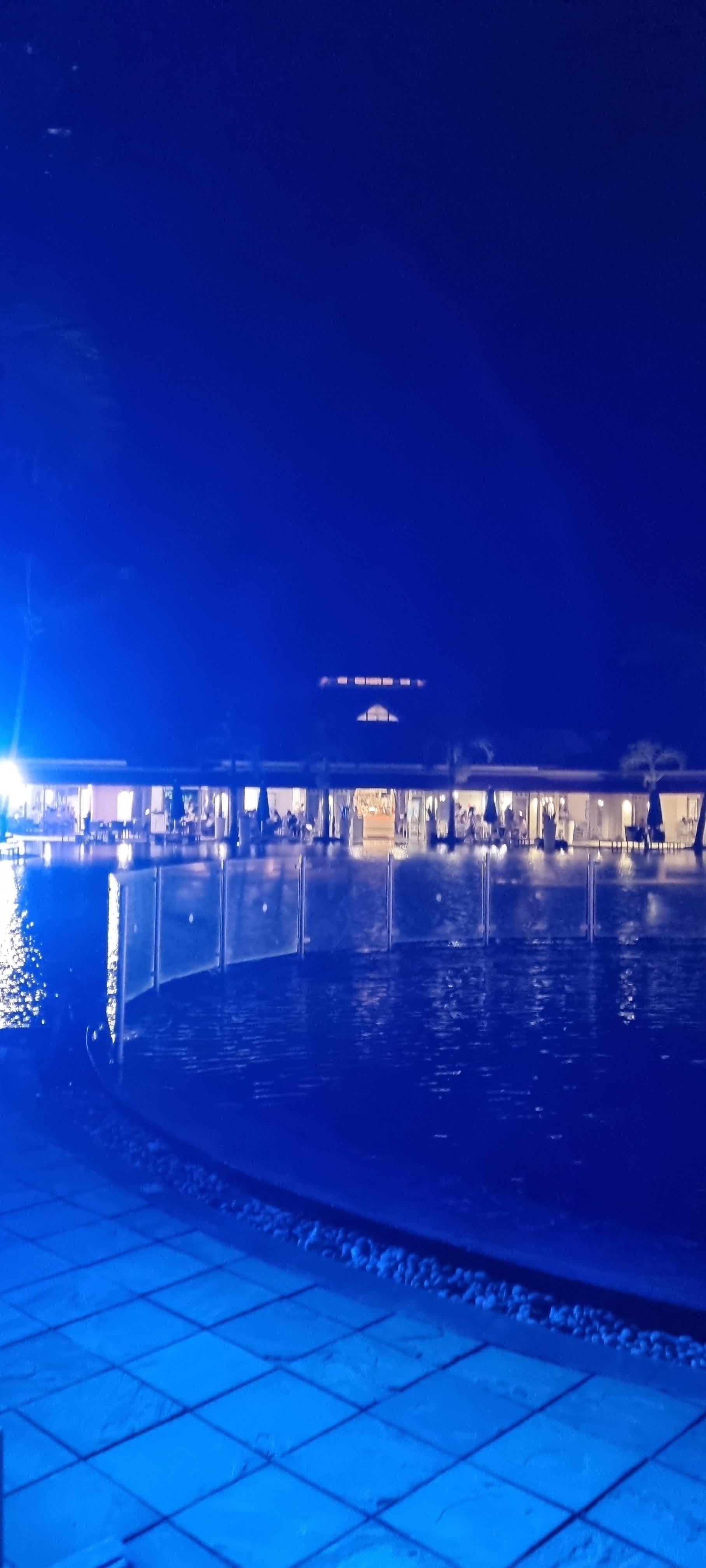 Piscine près de la chambre 