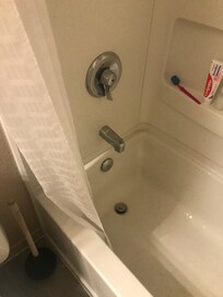 Clean bathroom and great water pressure and temperature!