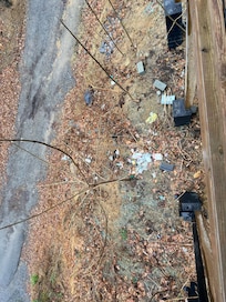 Trash every where right under the deck when we checked in! No cleaning crew would have left it this way.