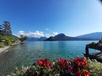 Der glasklare See, an dem es viele schöne Badestellen gibt.