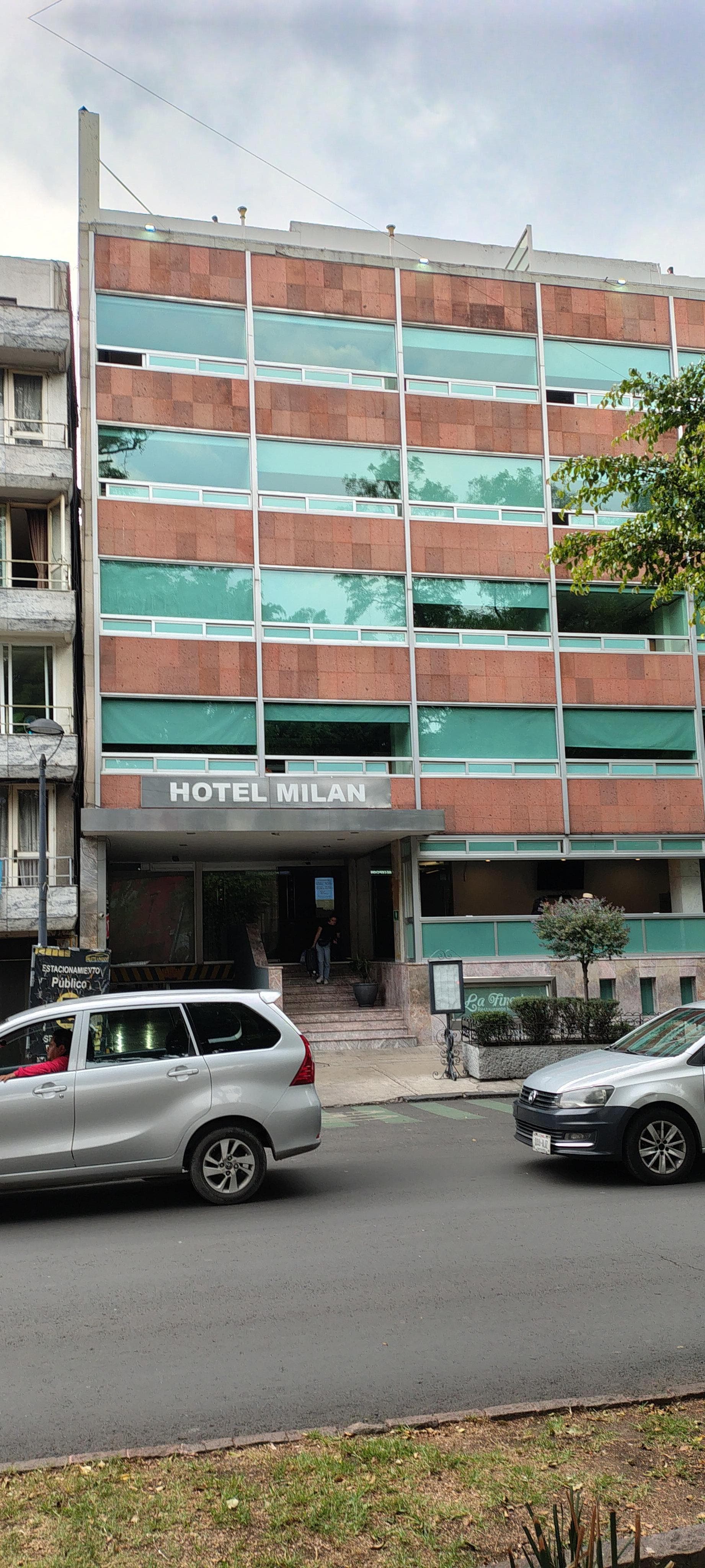 Excelente ubicación y bastante cómodo, cuenta con ascensor.