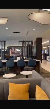 Todo nuevo, bonito, agradable y súper amables los chicos del mostrador