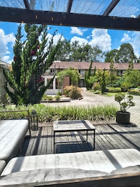 Area do cafe e o apartamento que ficamos.