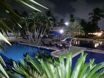 Blick über die Poollandschaft