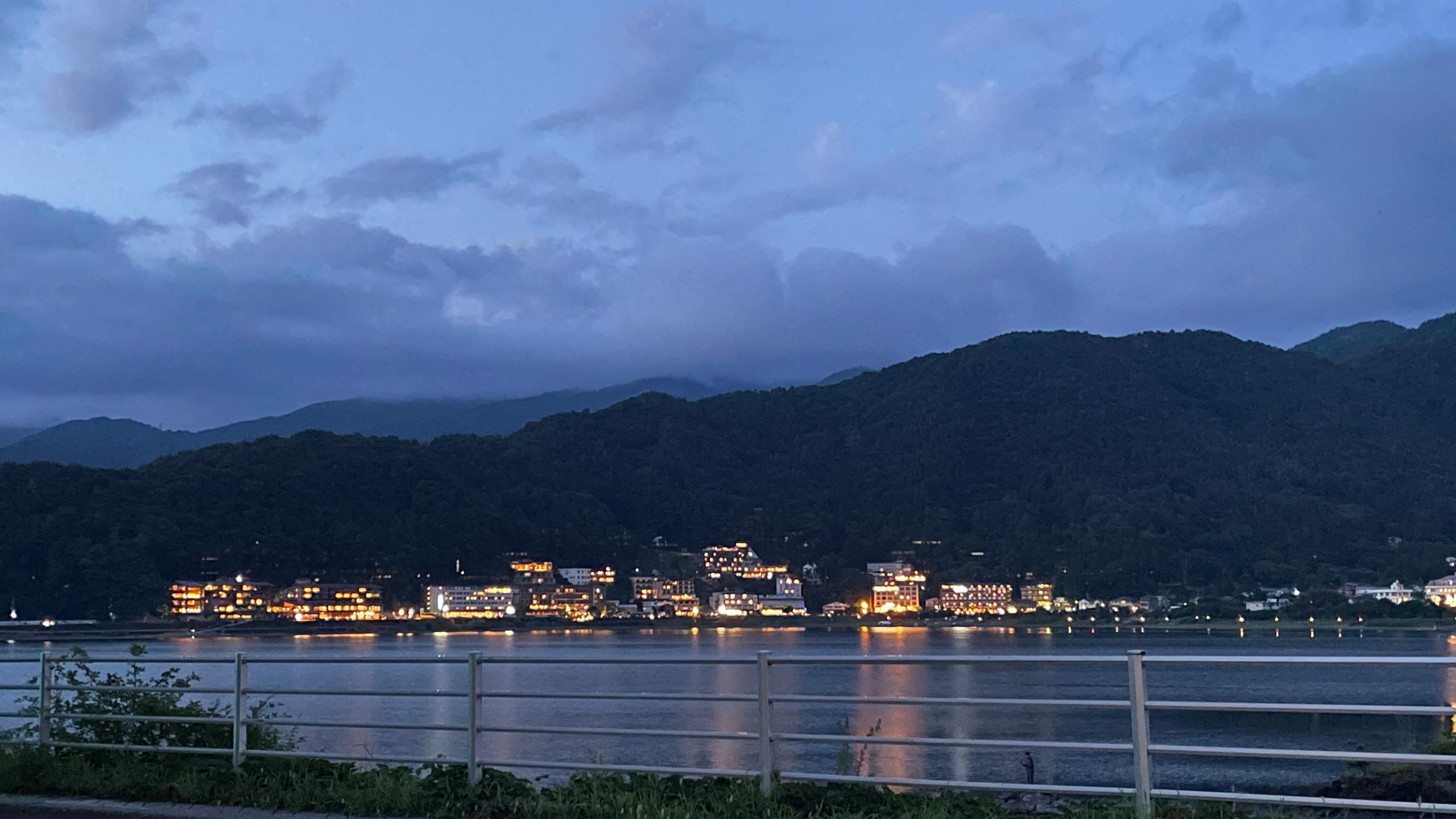 飯店位置離河口湖很近