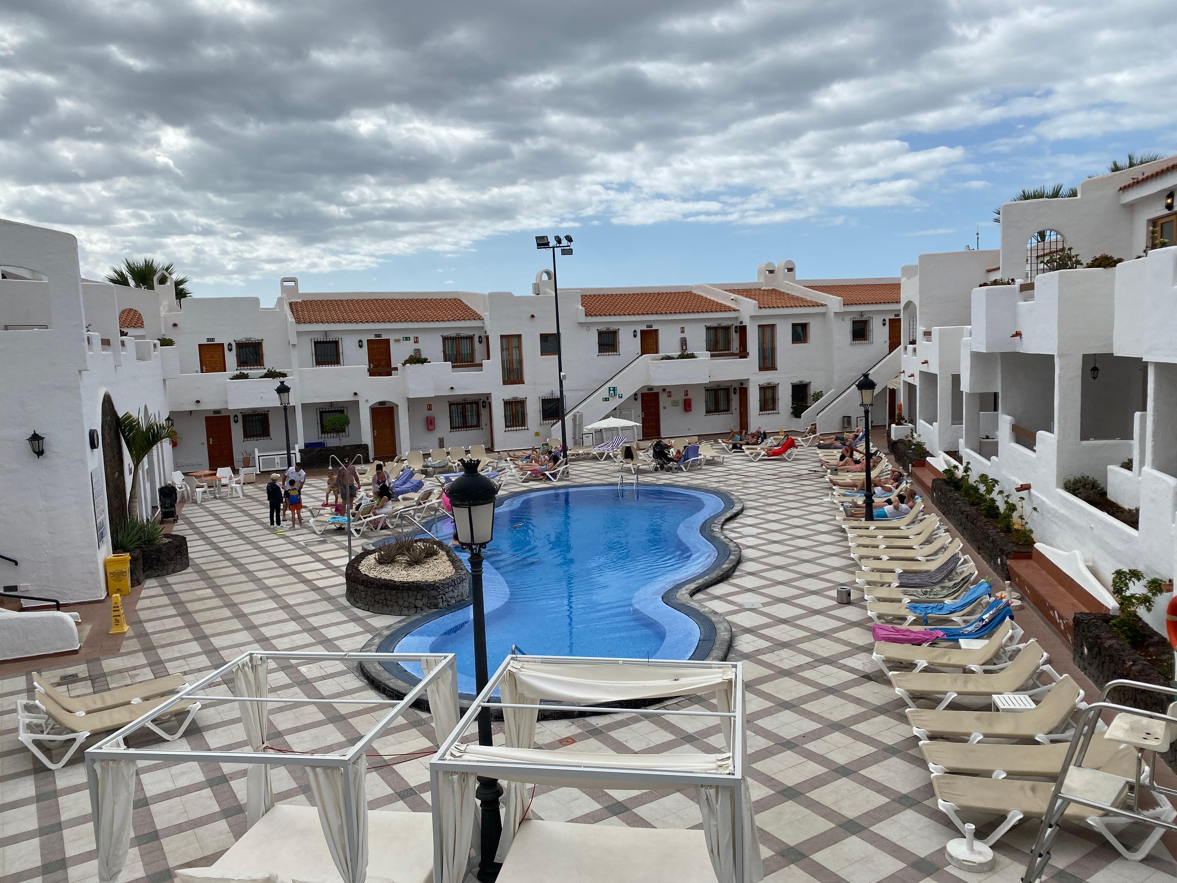 Tiltalende barnevennlig bassengområde