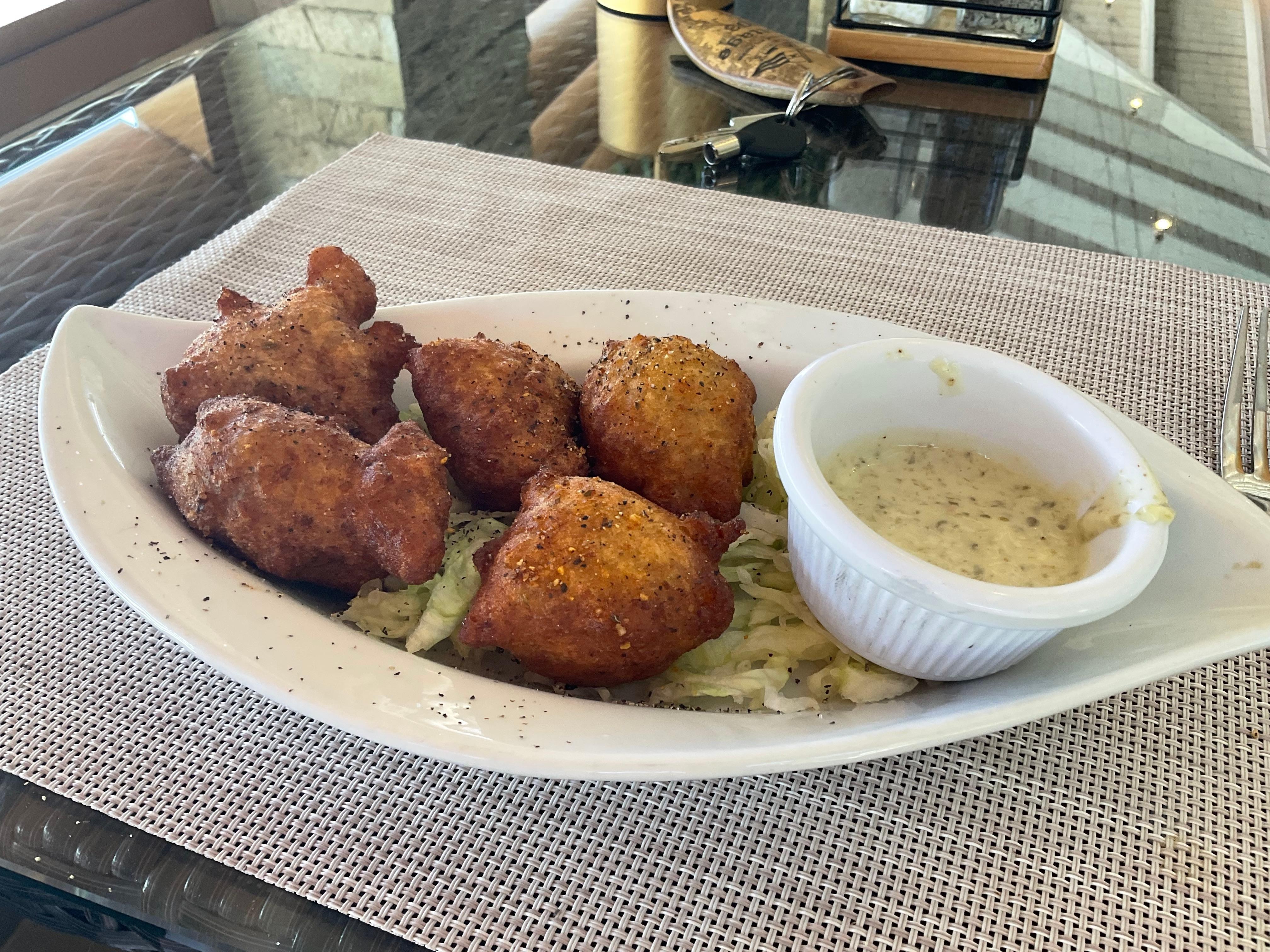 A lite lunch of freshly prepared lambi cakes from the Restaurant on site! Delicious!