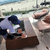 $175 minimum order needed for sundeck table