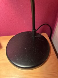 Staub auf Nachtschranklampe/Nachtschrank