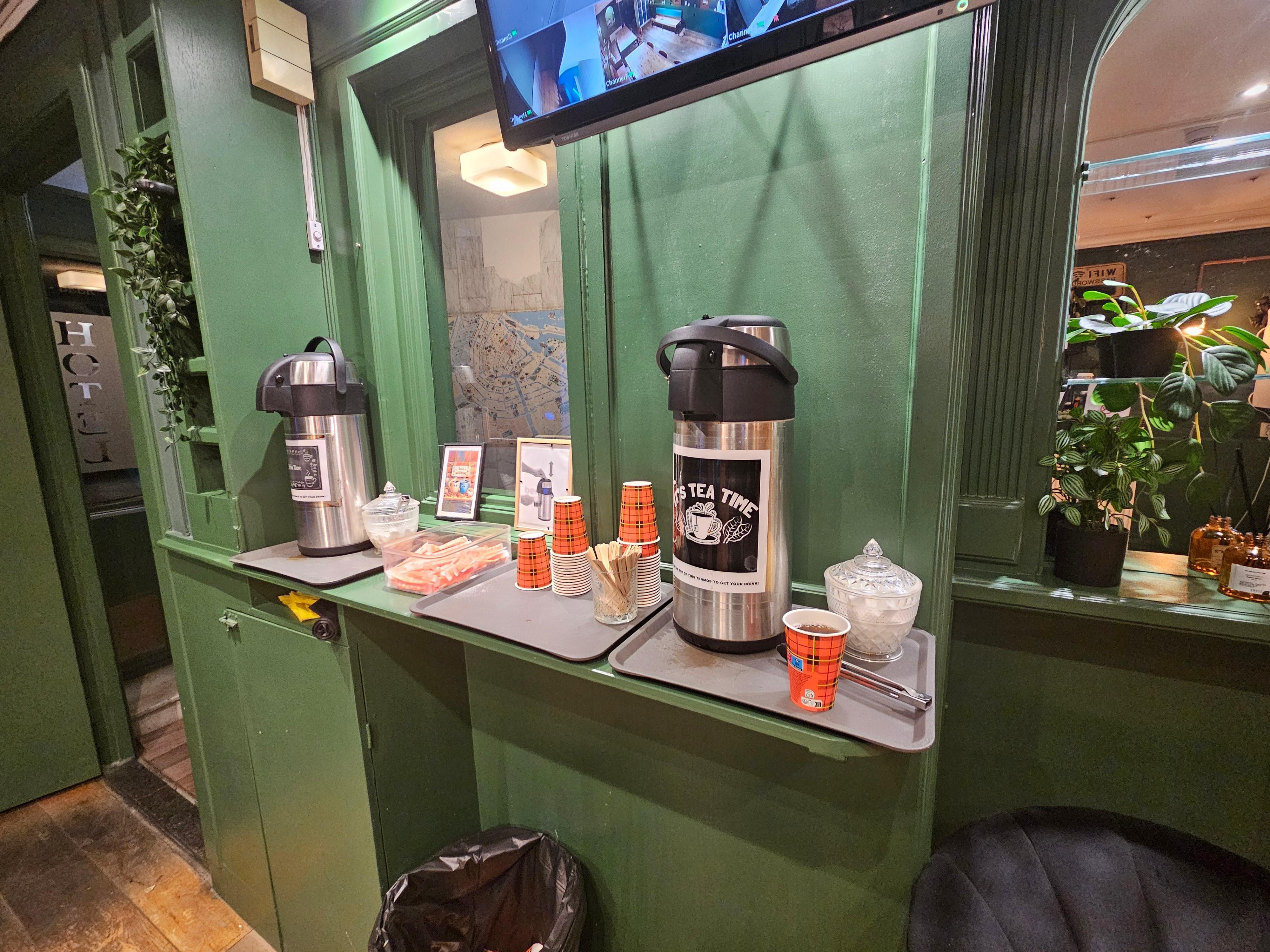 Tea and coffee at reception 