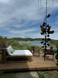 Lounge no quarto com vista mar