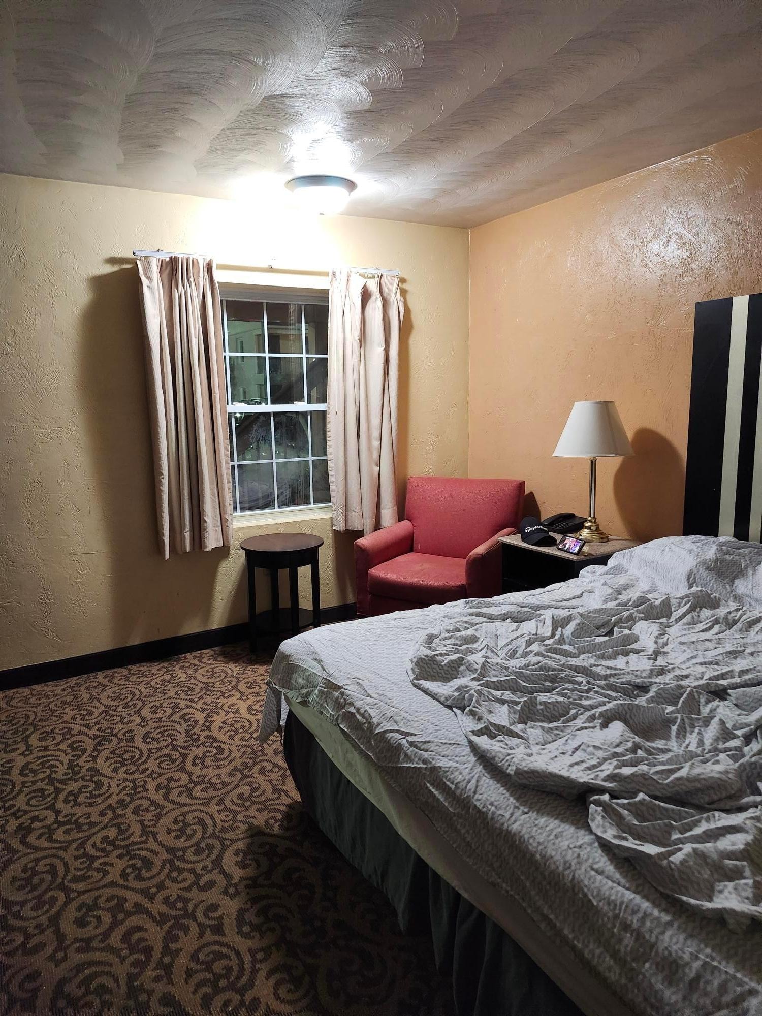 This is what you get in your room, I brought my own sheet to cover on the top, and I have to sleep with my cloths on as the air conditioning is so laud and stink I have to turn it off.  