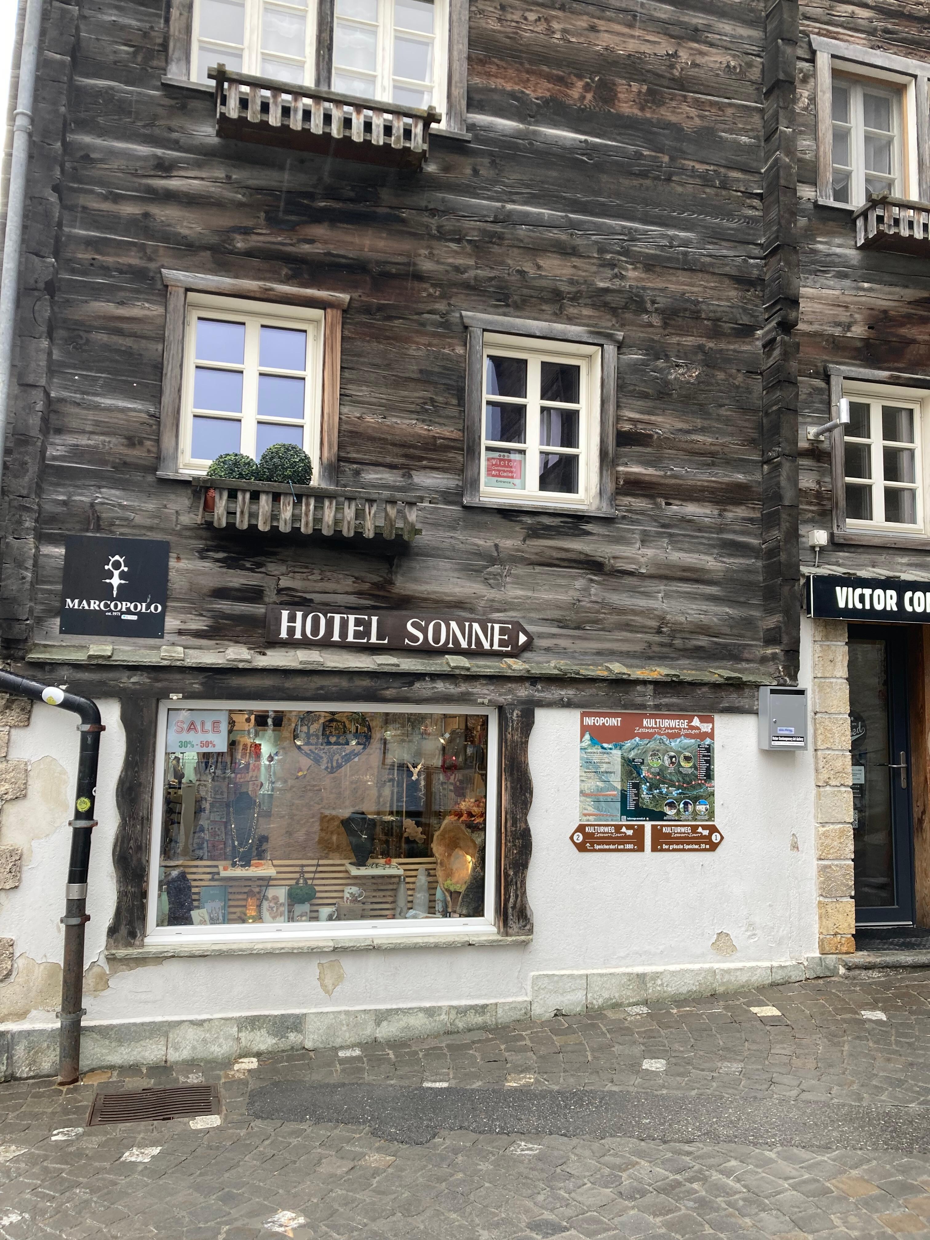 Google導航路在施工，可以再往走到下個路口再往右轉