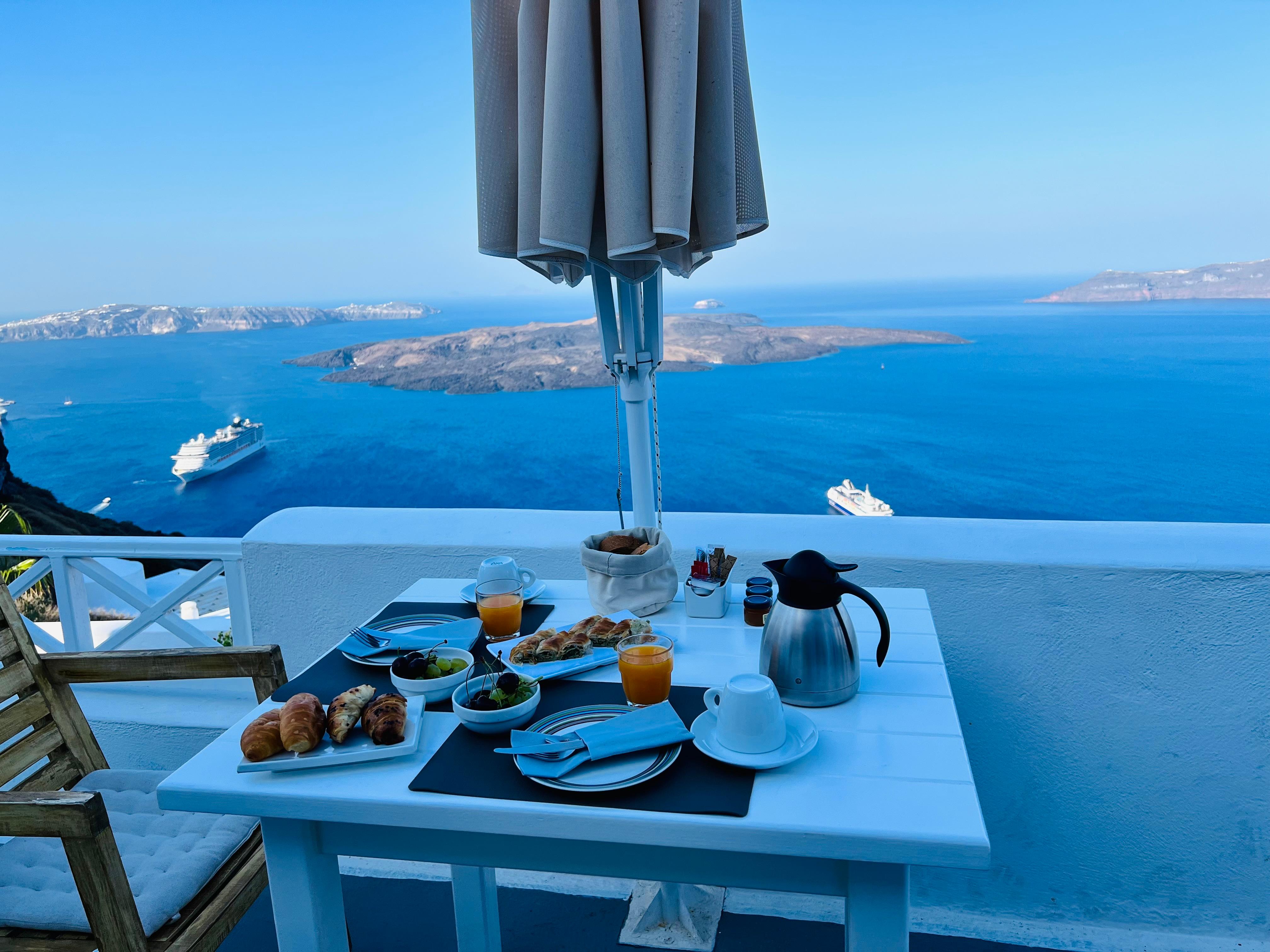 Breakfast with breathtaking view 