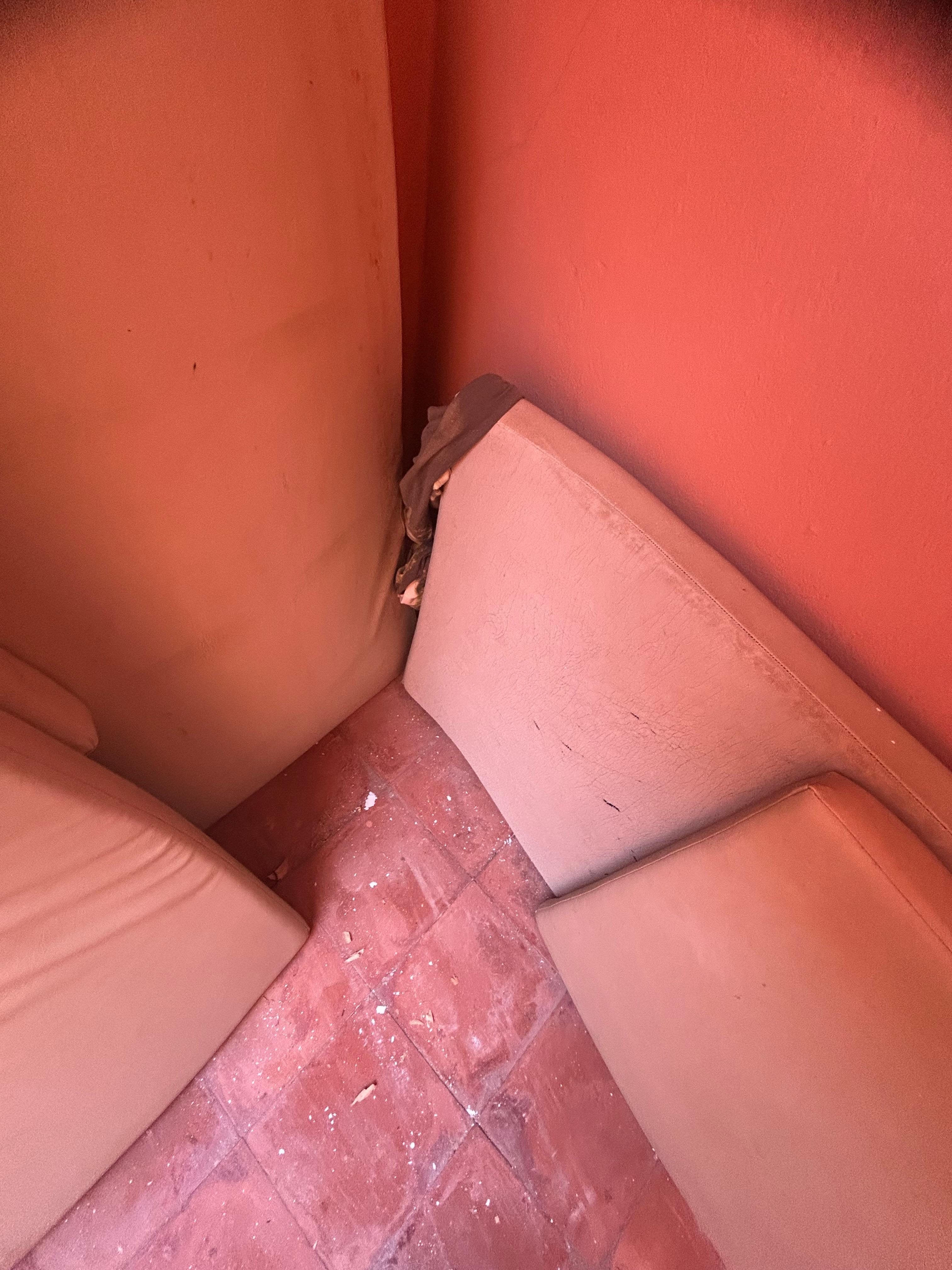 Devant la chambre …