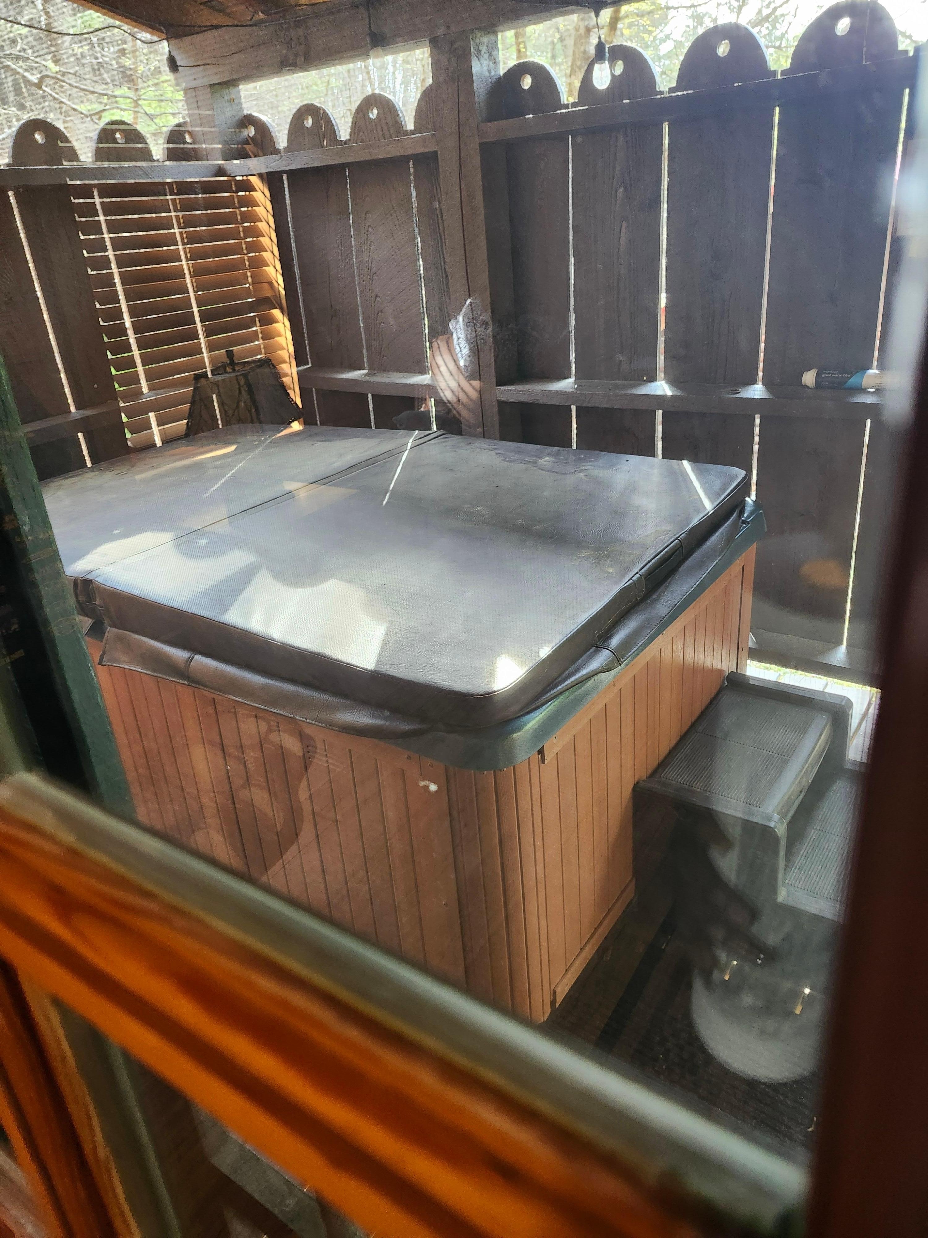❤️ hot tub...very comfortable & gets hot
