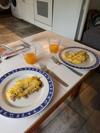 We even had fresh squeezed orange juice with his kitchen setup!