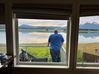 Big bay windows show all the views!