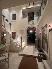 Stunning entrance foyer