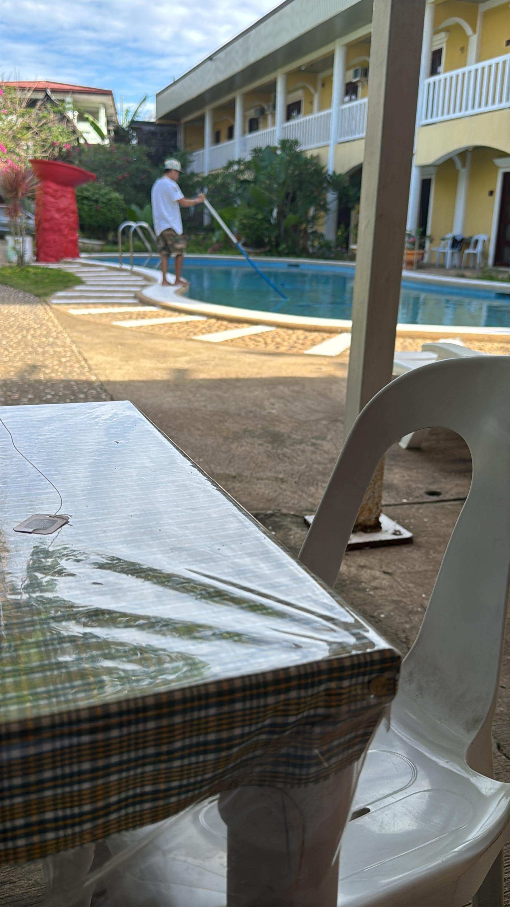 Outdoor lobby where you can enjoy breakfast next to the pool. 