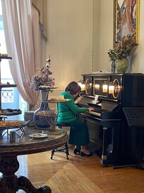 Café da manhã (mini almoço) ao som de piano.