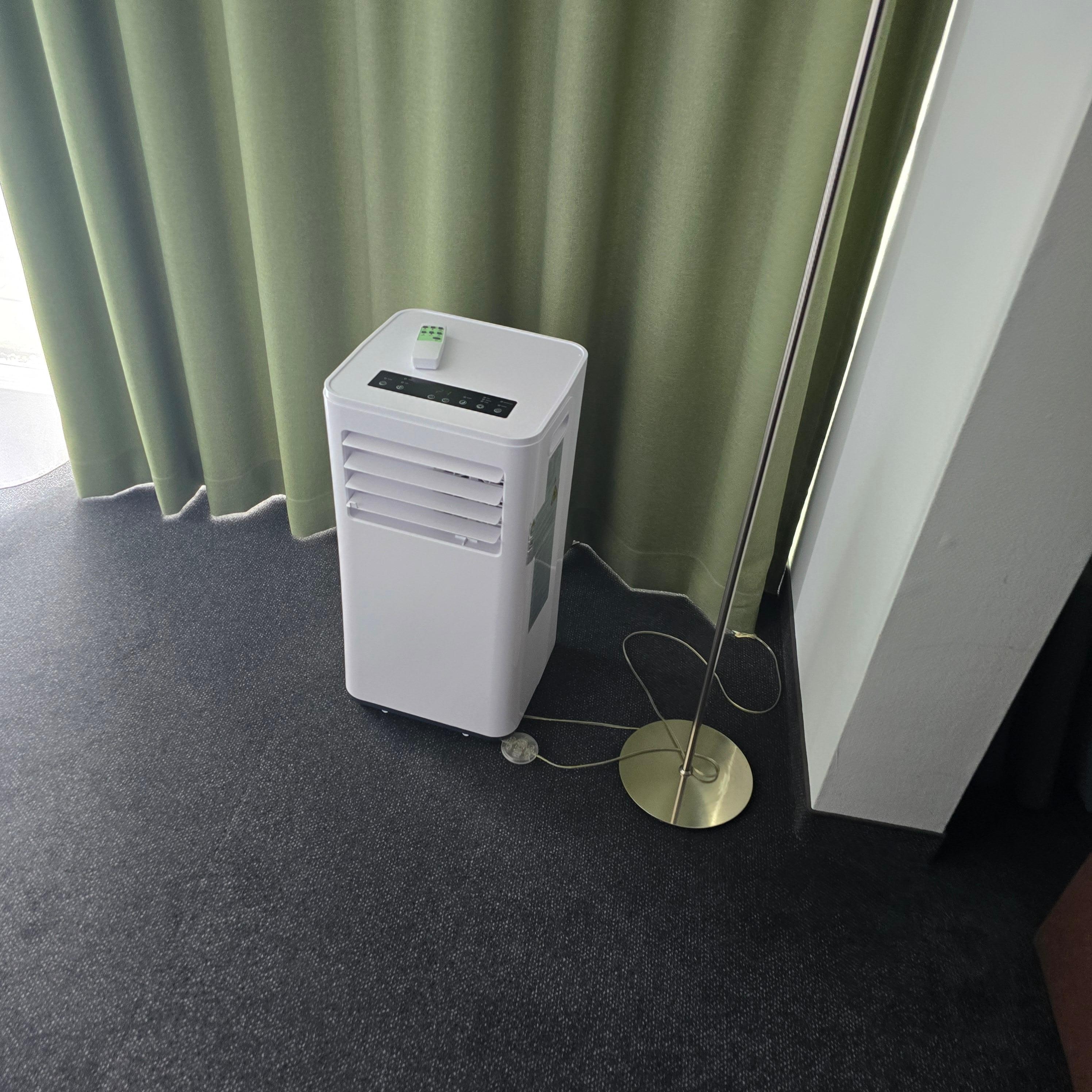 Mobile airco not enough and very noisy