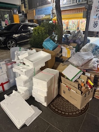 外はゴミだらけ
ここだけじゃないんで諦めよう