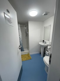 Room 5 bath