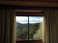 Bela paisagem da janela do quarto