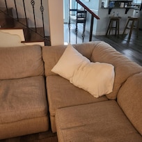 House was dirty upon arrival.