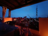 Balkon abends im Kerzenschein